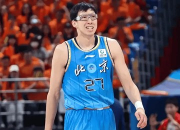 全球赛程-周琦：第二节我们从落后追到领先，我觉得不能主动调整