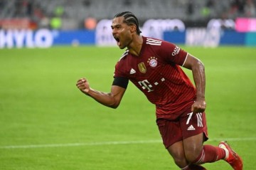 【德甲】格纳布里梅开 拜仁破连续进球纪录3比2科隆